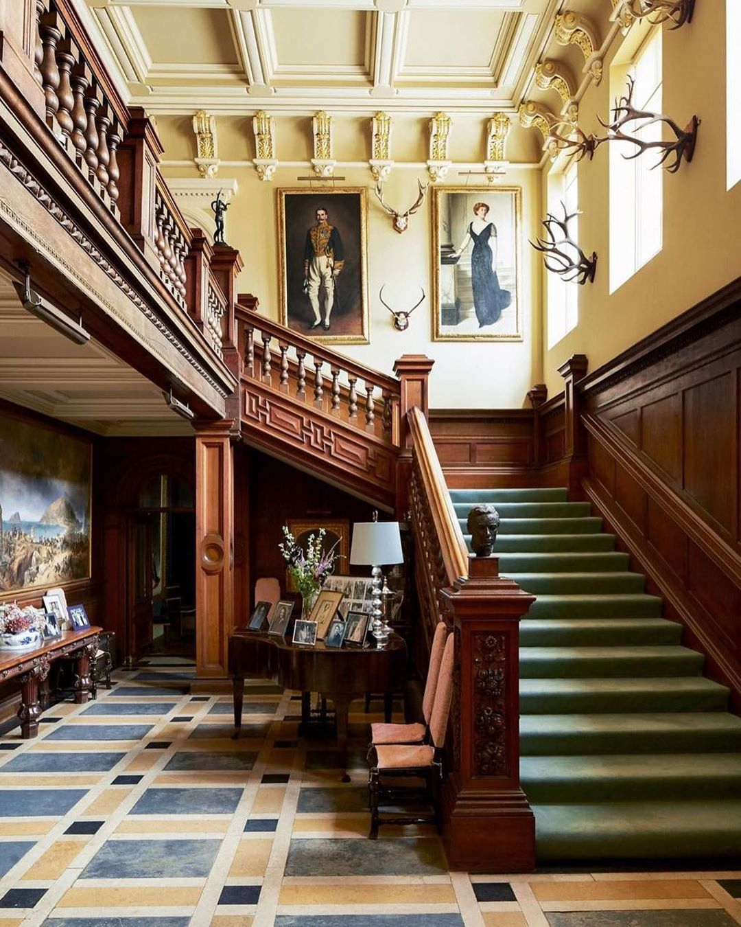 Unveiling the History and Craftsmanship of Manor House Hall Seats