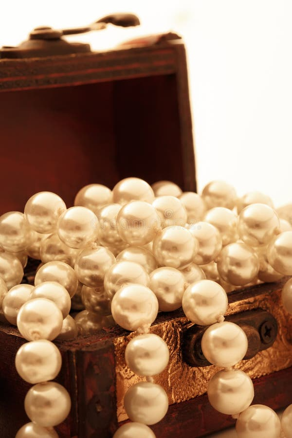 Unlocking the Beauty of White Pearl Small Chests