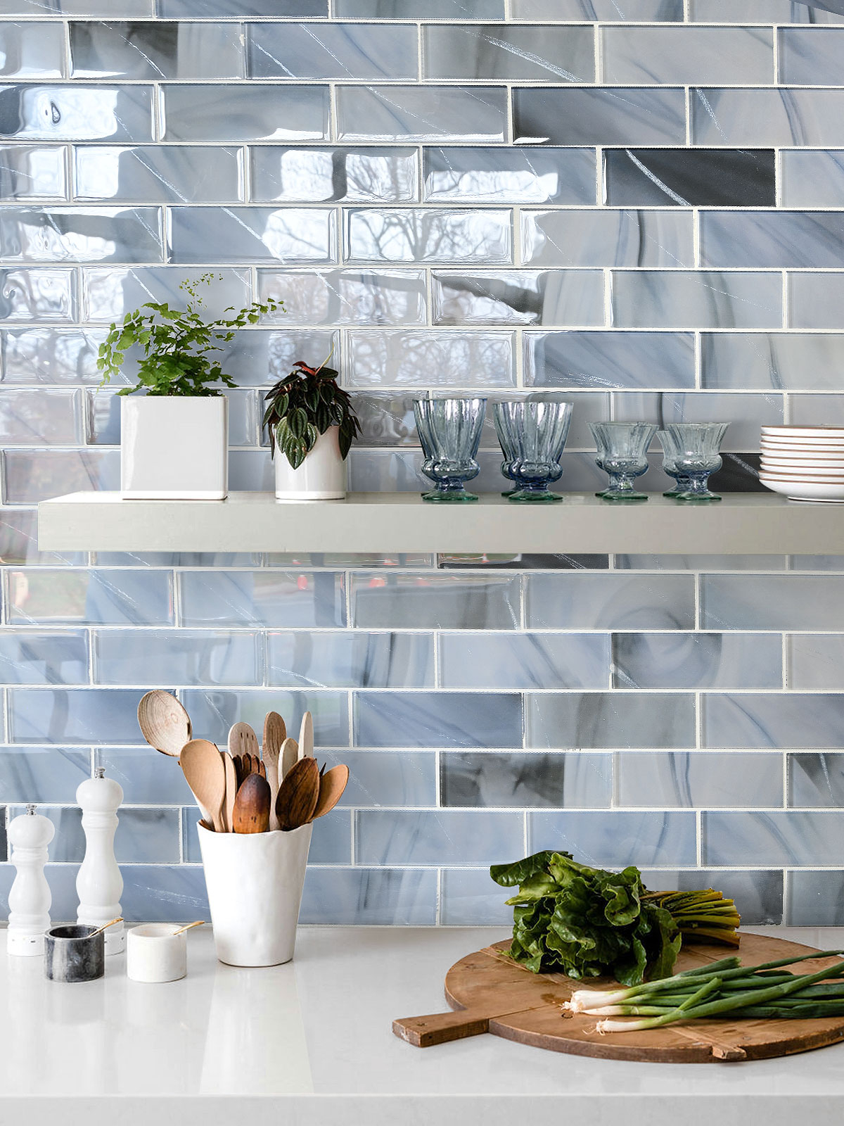 Exploring the Unique Sparkle of Beveled Glass Subway Tile in Graphite