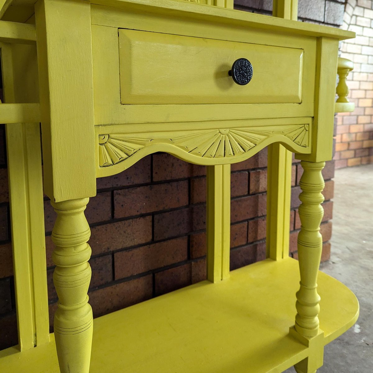 Maximizing Space and Style with a Solid Wood Hall Stand