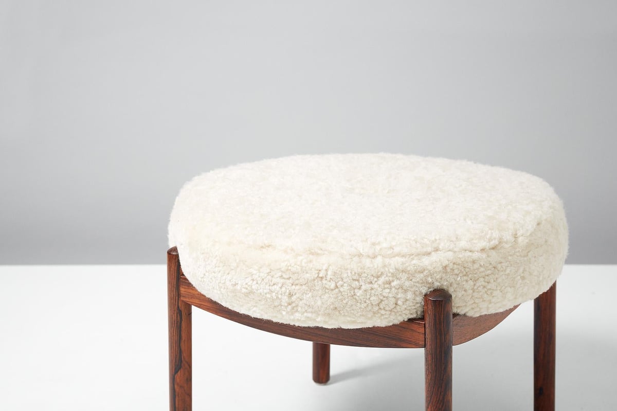 Mastering the Methods of Intersperse Sheepskin Ottoman Creation