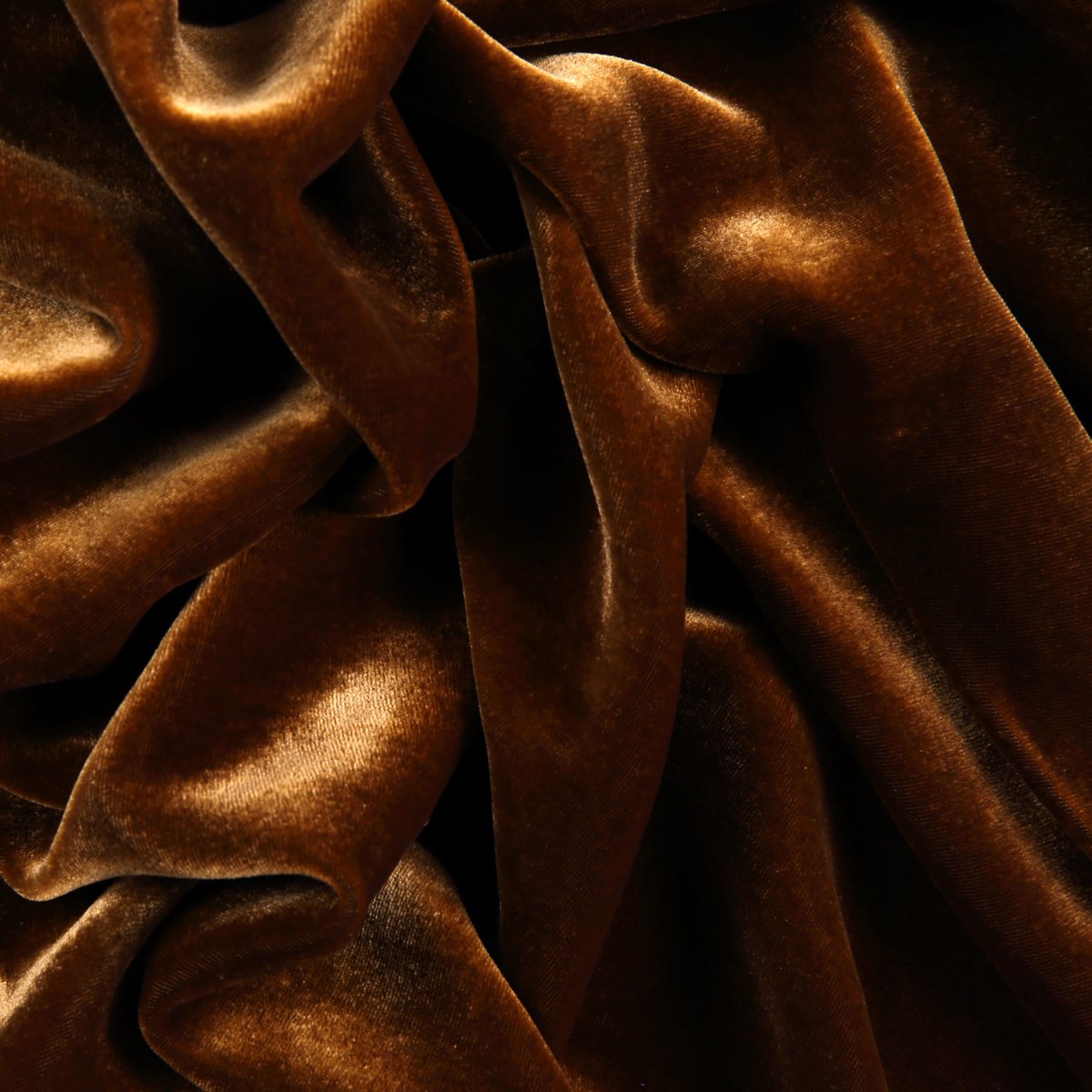 Exploring the Luxurious Appeal of Gold-Finished Velvet Upholstery