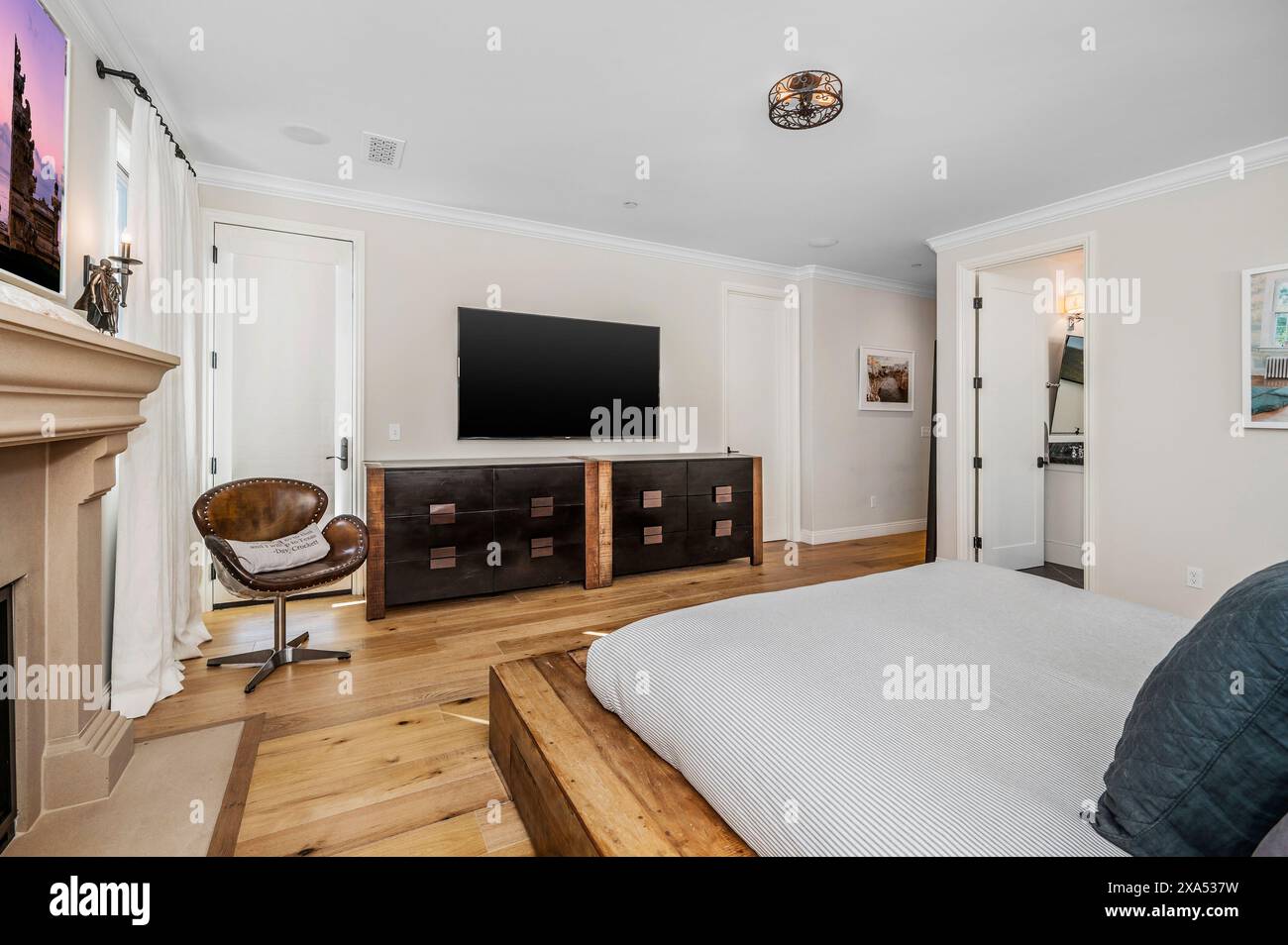 beds with tv and fireplace 4