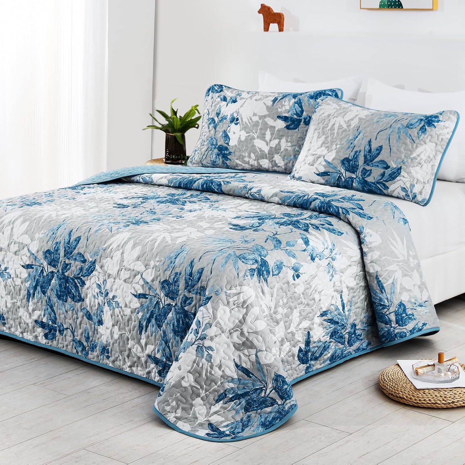 blue and white floral bedspread 2