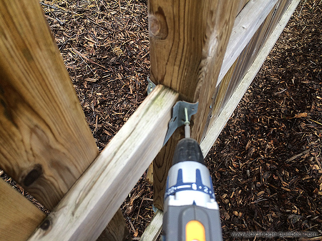 Building a Lasting Bond: Expert Techniques for Wood Fences on Metal Posts 5