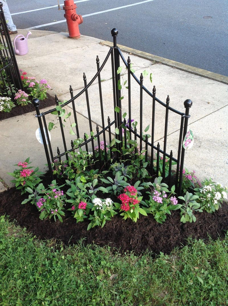 Crafting Your Corner Fence How to Elevate Front Yard Appeal 3