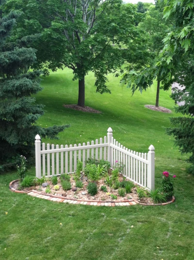 Crafting Your Corner Fence How to Elevate Front Yard Appeal 1