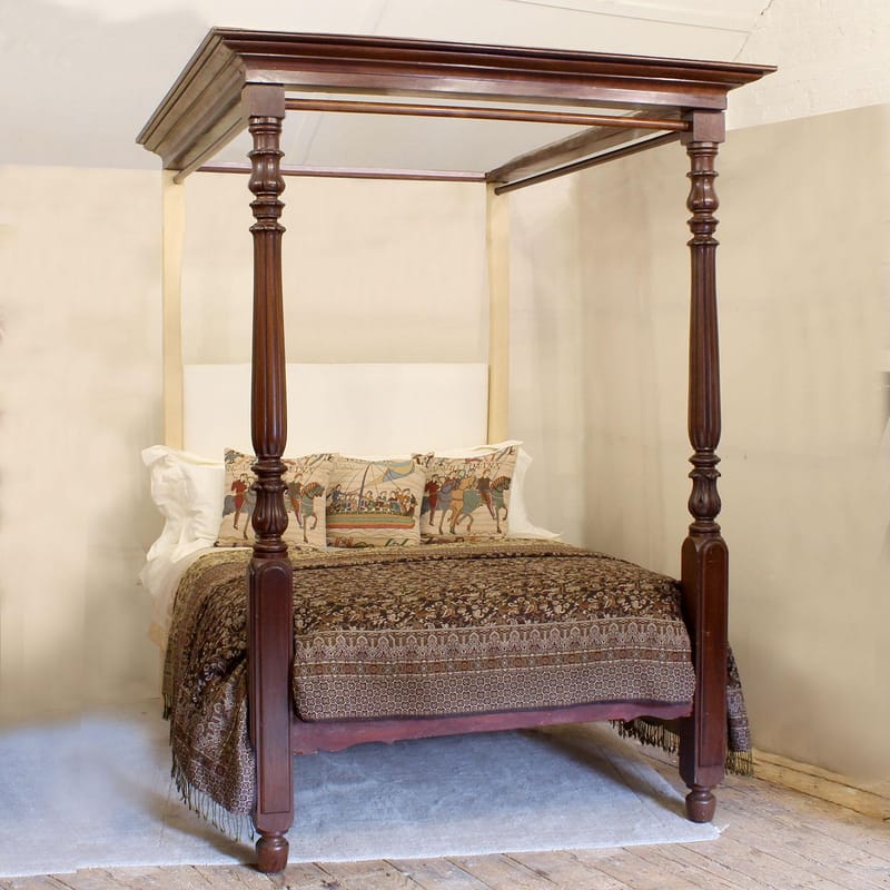 Decorating with Antique Queen Four Poster Beds A Timeless Approach 2
