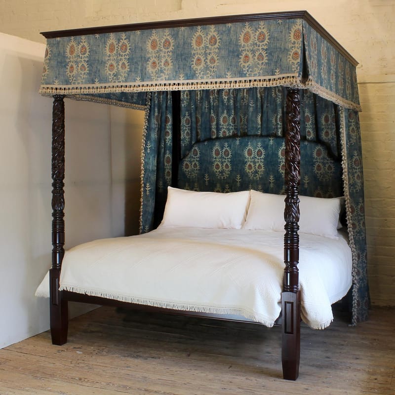 Decorating with Antique Queen Four Poster Beds A Timeless Approach 4