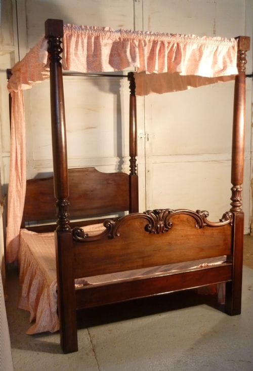 Decorating with Antique Queen Four Poster Beds A Timeless Approach 5