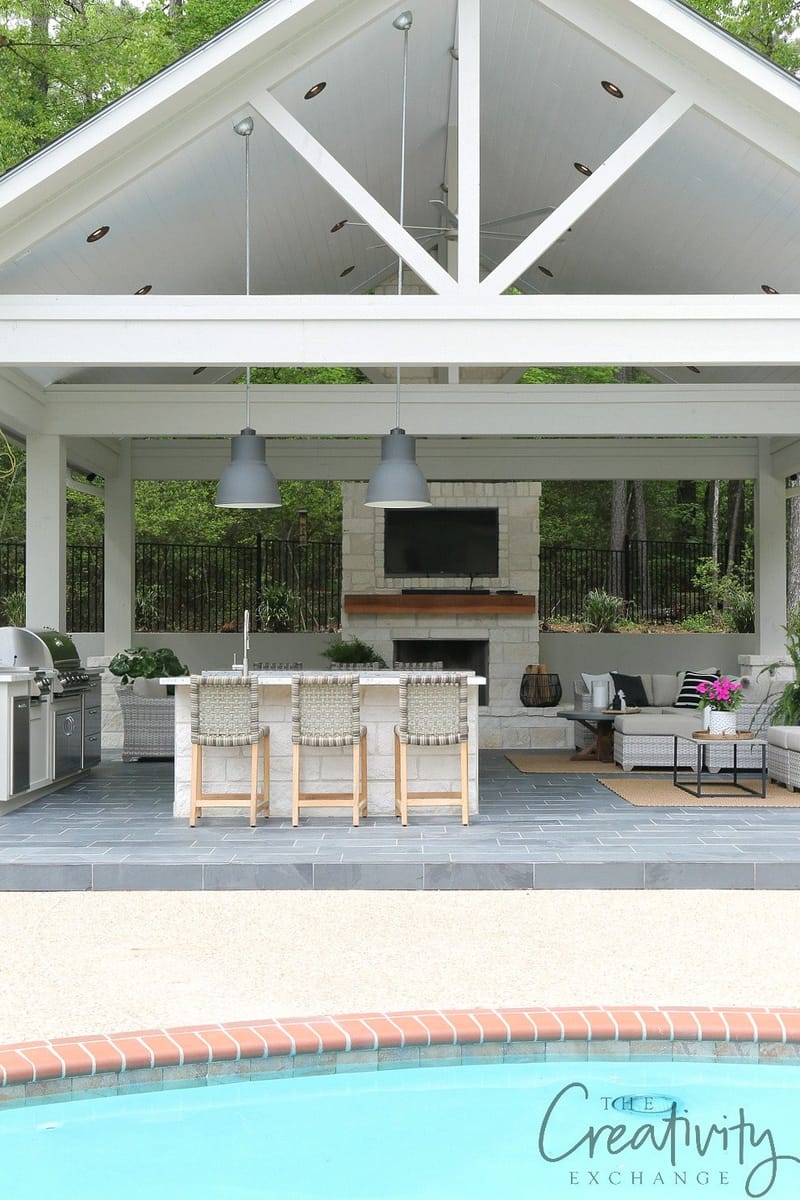 Designing Your Dream Pool House with a Seamless Outdoor Kitchen 4