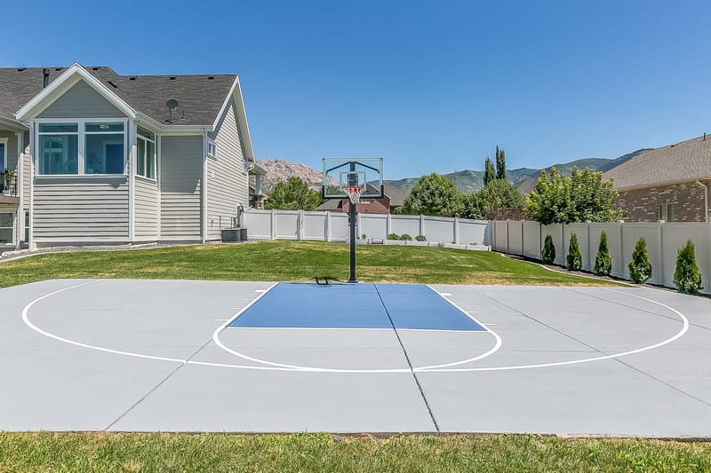 diy small backyard basketball court 2
