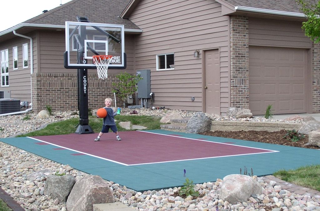 diy small backyard basketball court 3