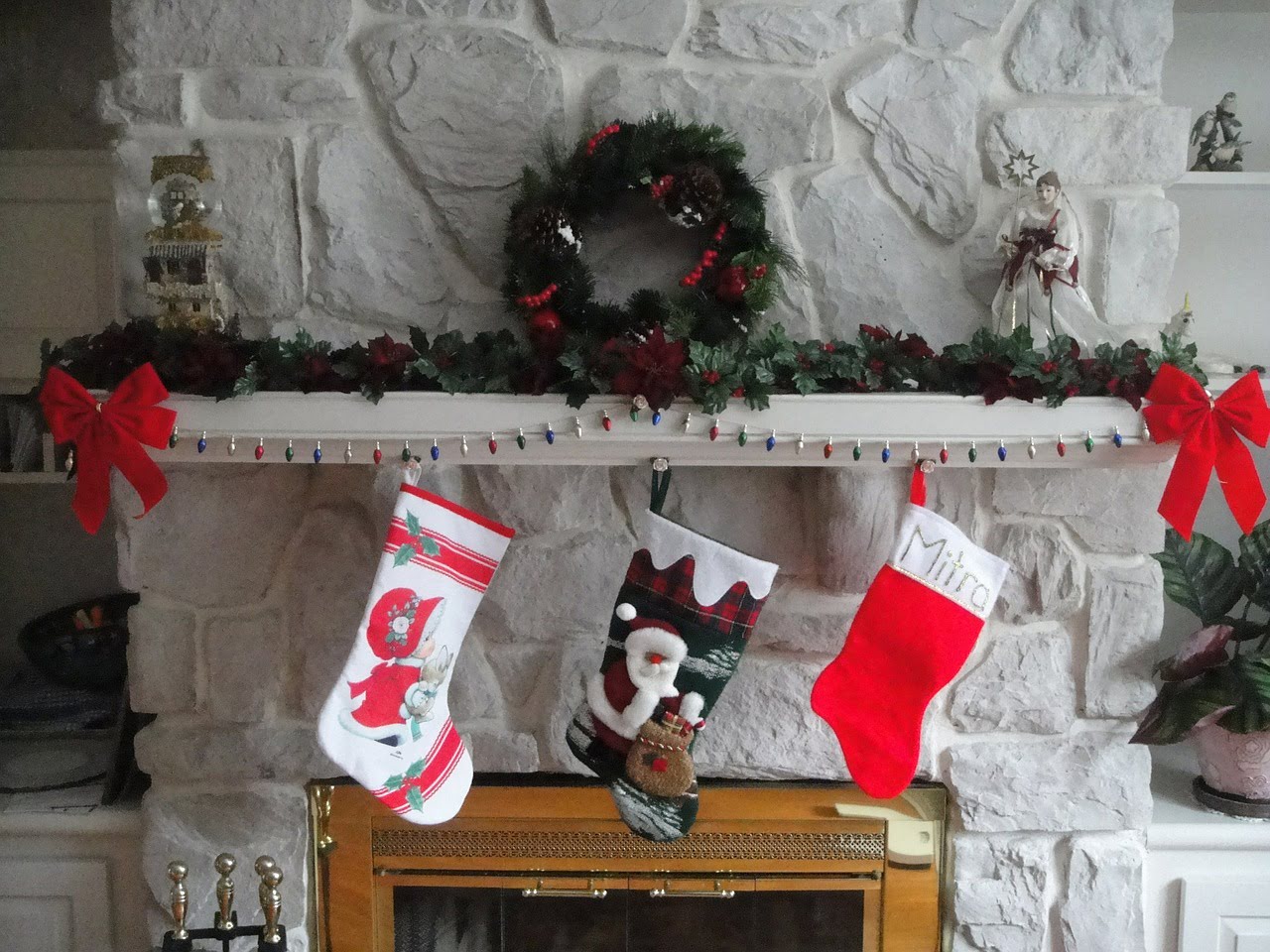 how to hang stockings without fireplace 5