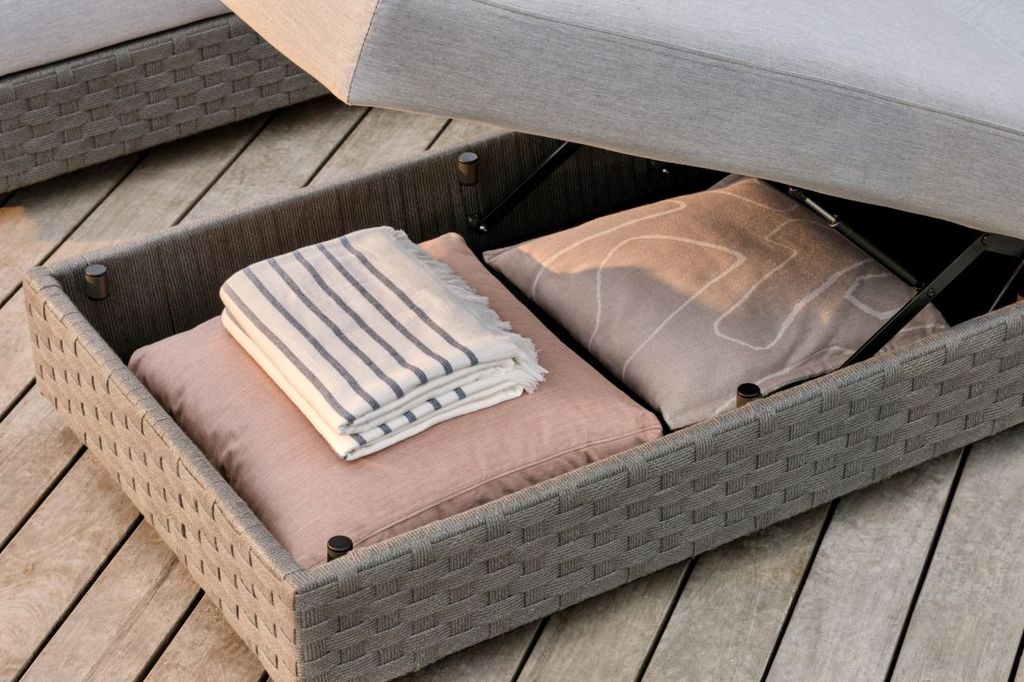 how to store outdoor cushions 3
