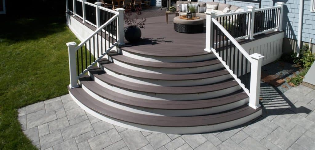 how wide are deck stairs 4
