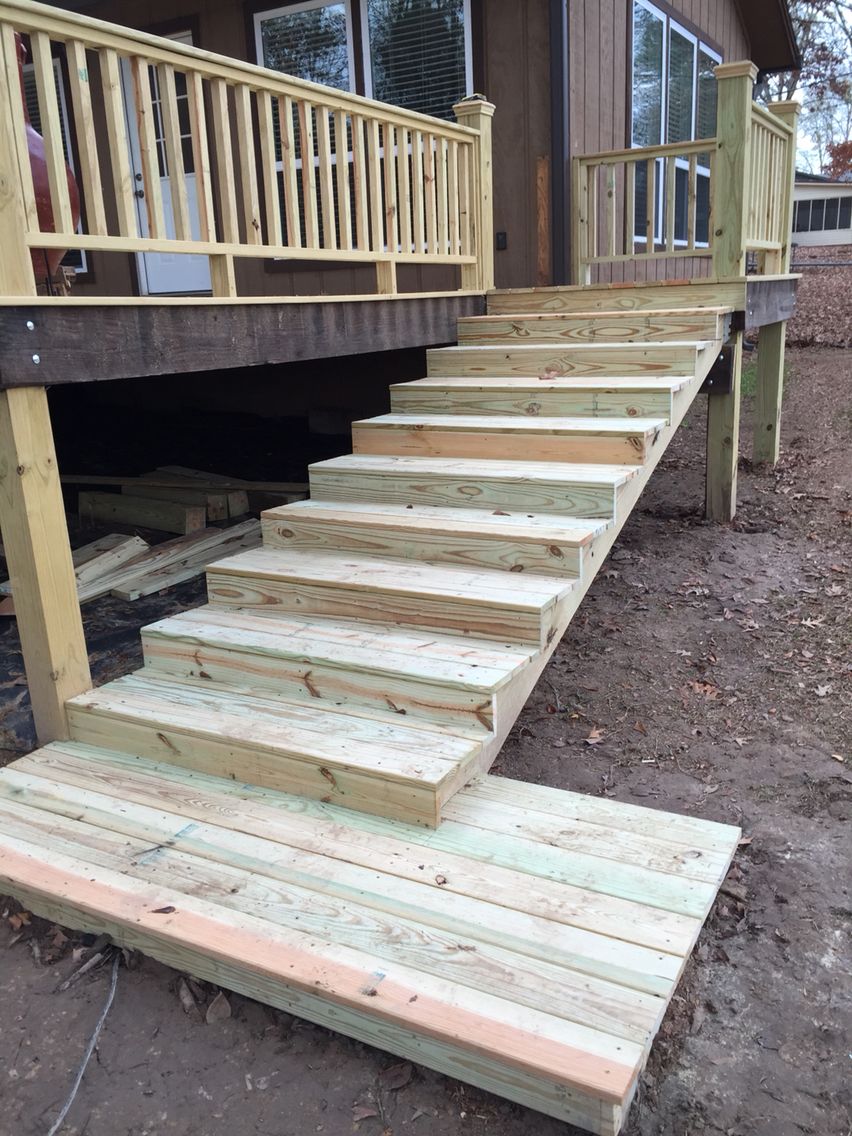 how wide are deck stairs 5