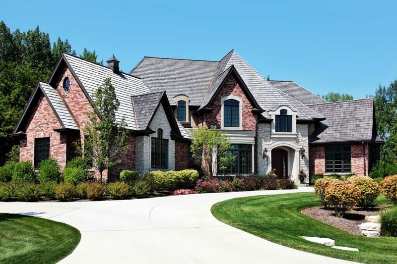 is a 3000 square foot house big 1