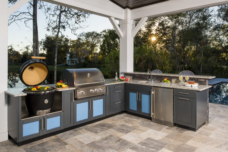 outdoor kitchen with big green egg 5