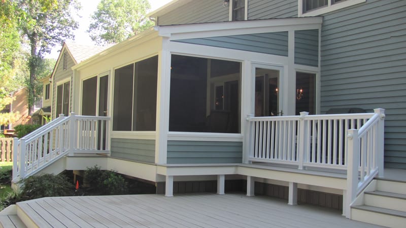 screened in porch on deck 4