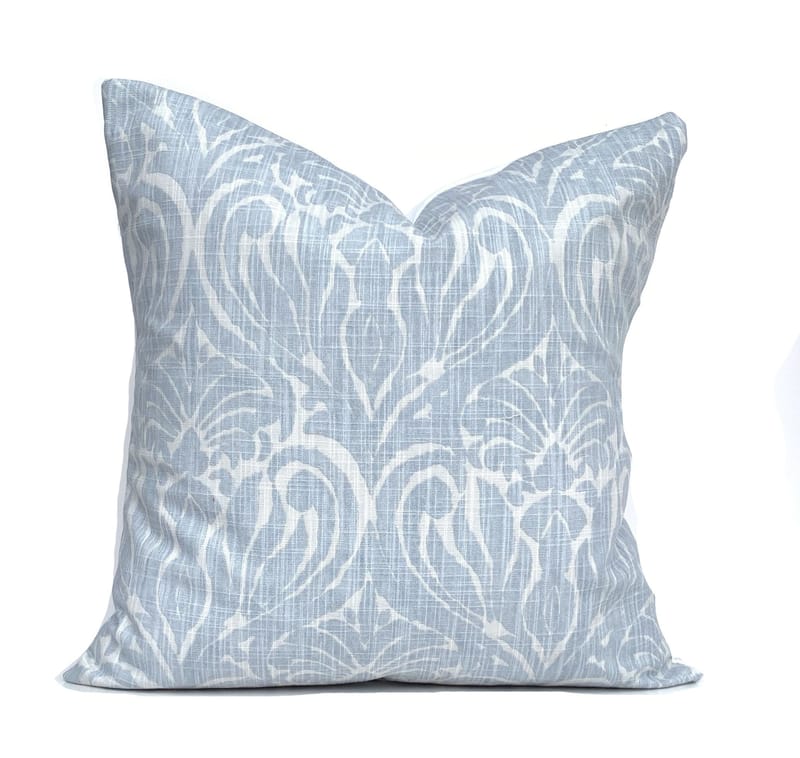 Styling blue throw pillows for bed with current design trends 4