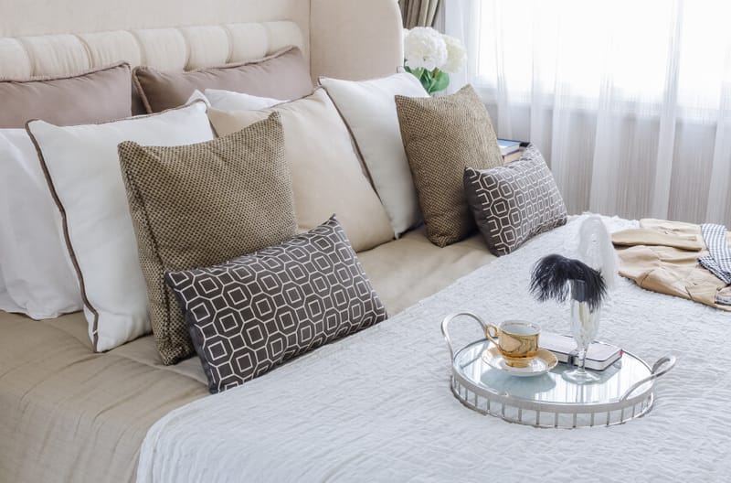 Transform Your Bedroom with These Chic King Bed Pillow Setups 5