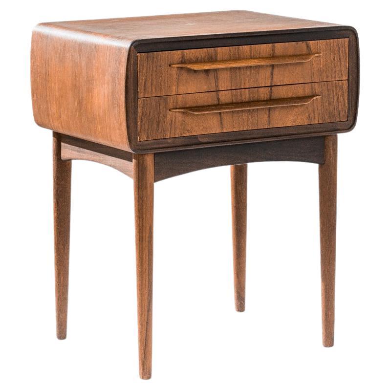 Unpacking the Enduring Appeal of Mid Century Modern Bedside Tables 1