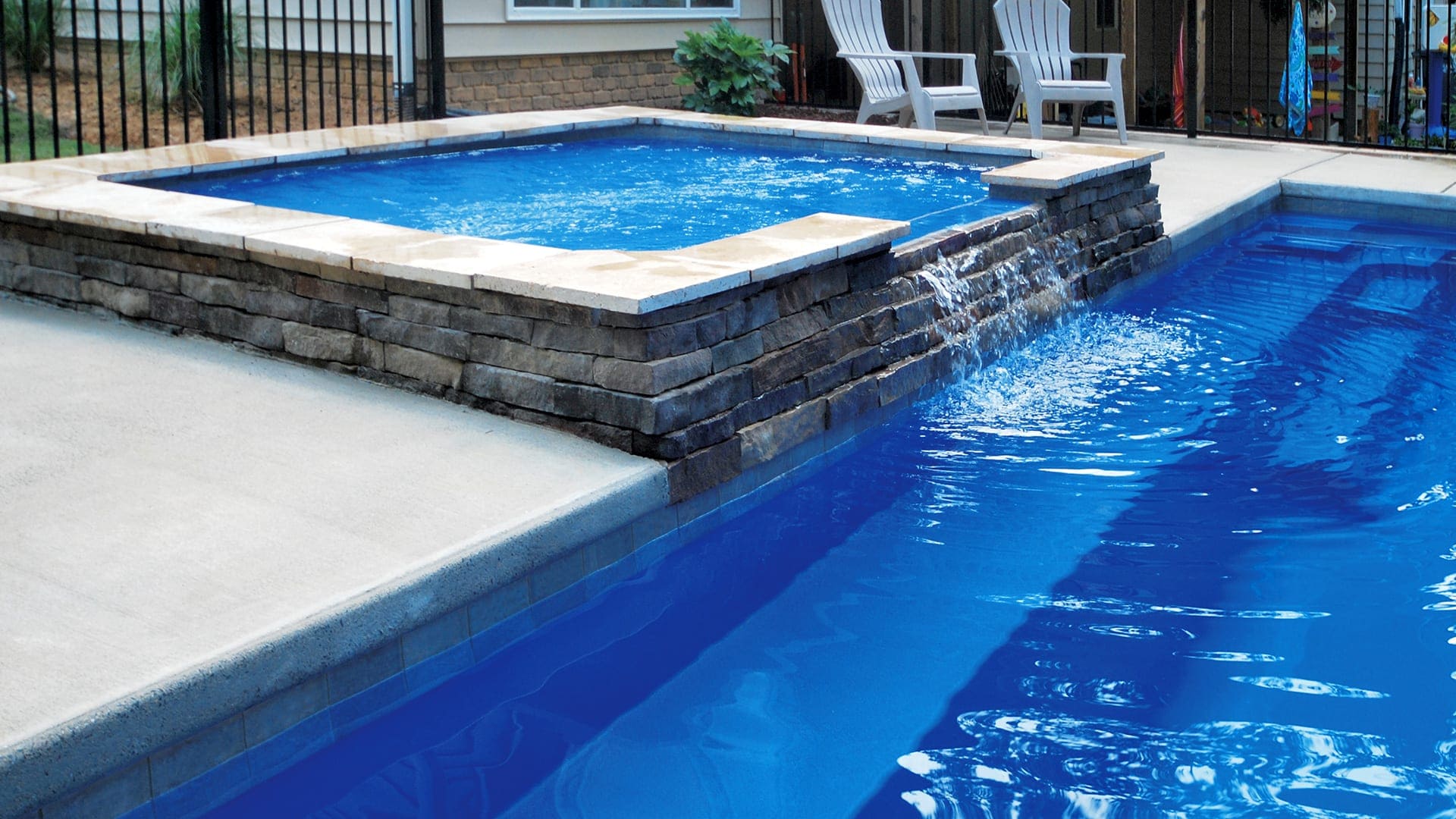 above ground pool with tanning ledge
