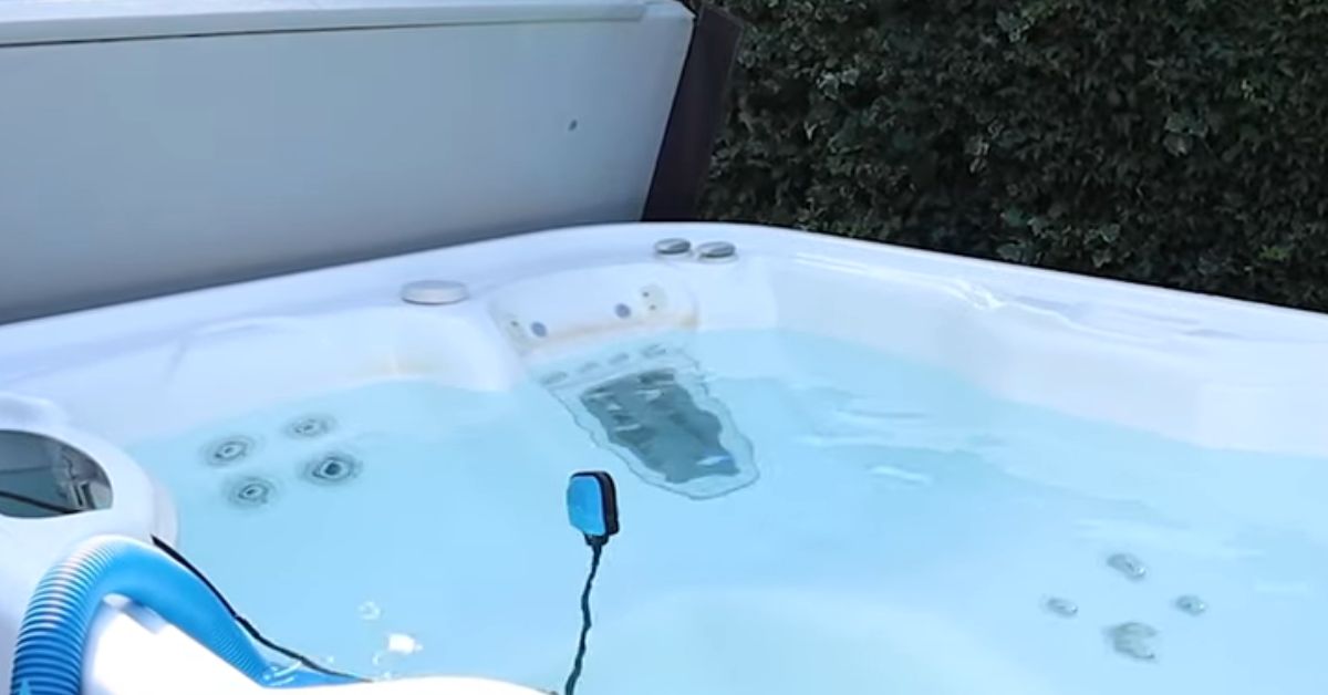 how to clean jets in a hot tub